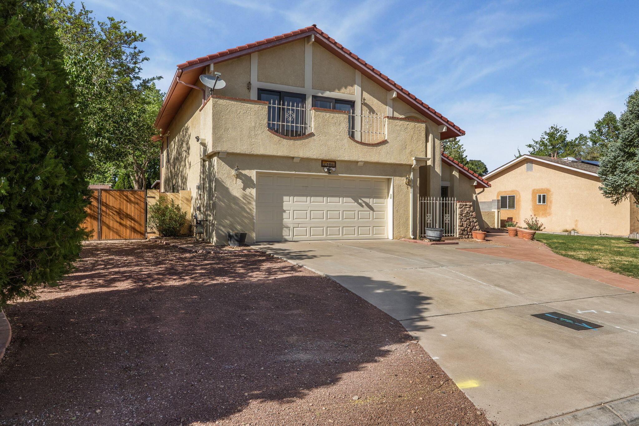 5801 Flor Del Rey NW