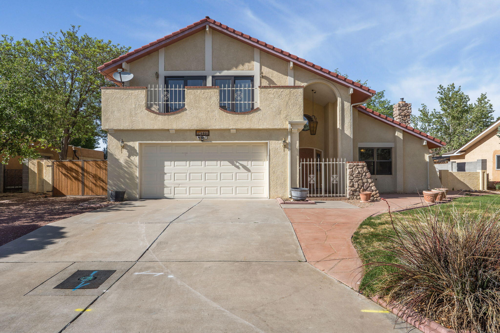5801 Flor Del Rey NW