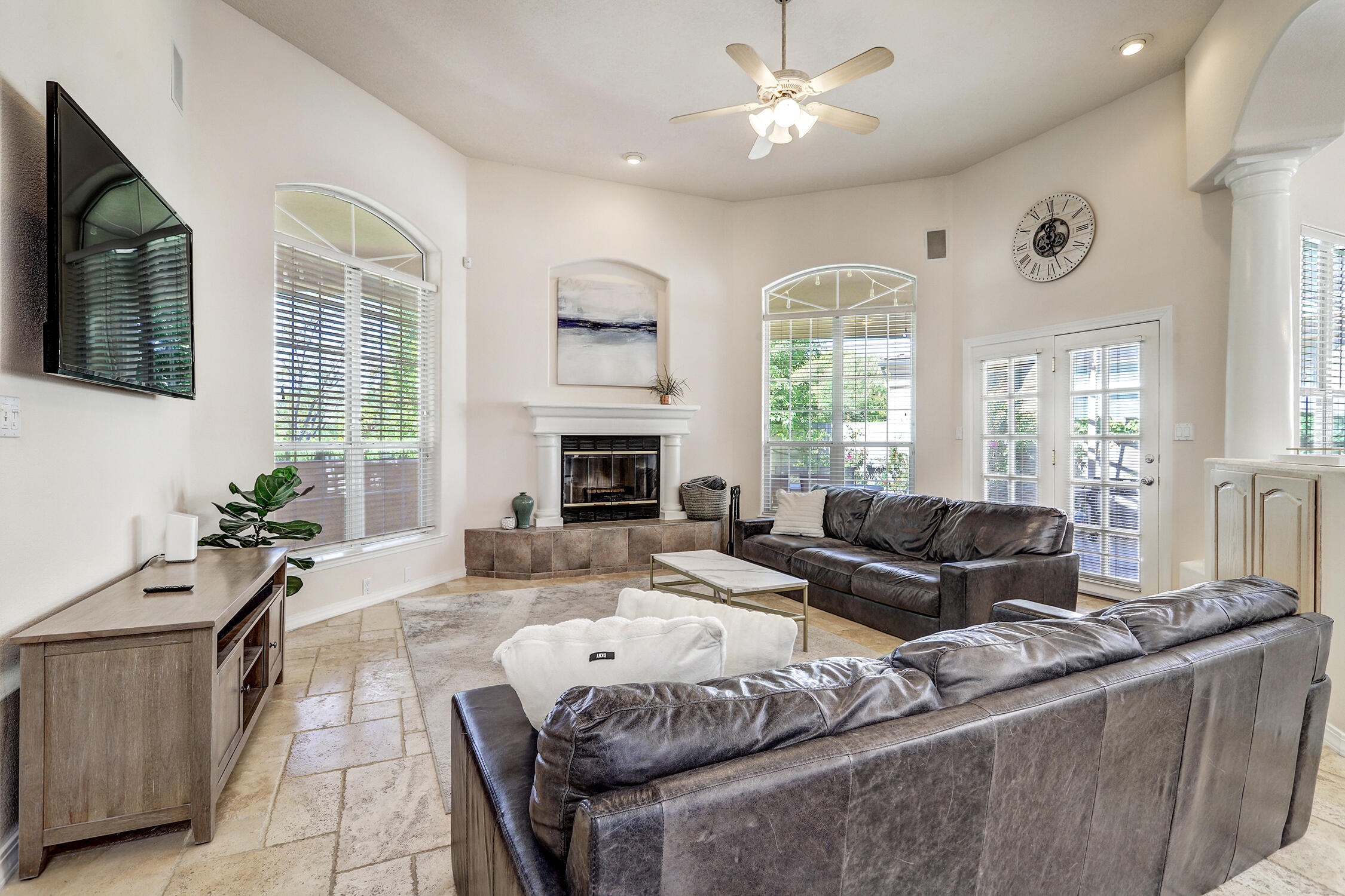 8423 Petaluma Drive NE