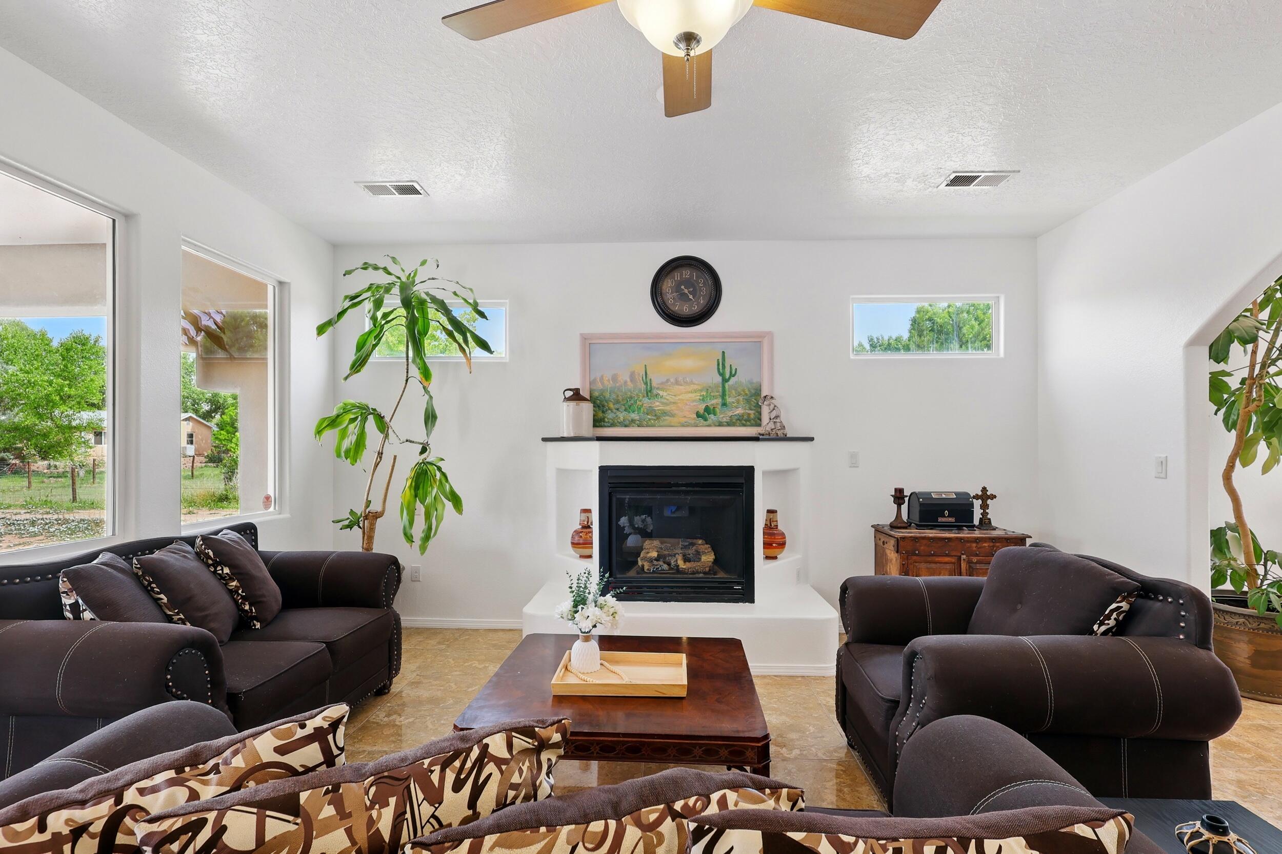 2061 Blaylock Lane, Los Lunas, New Mexico image 9