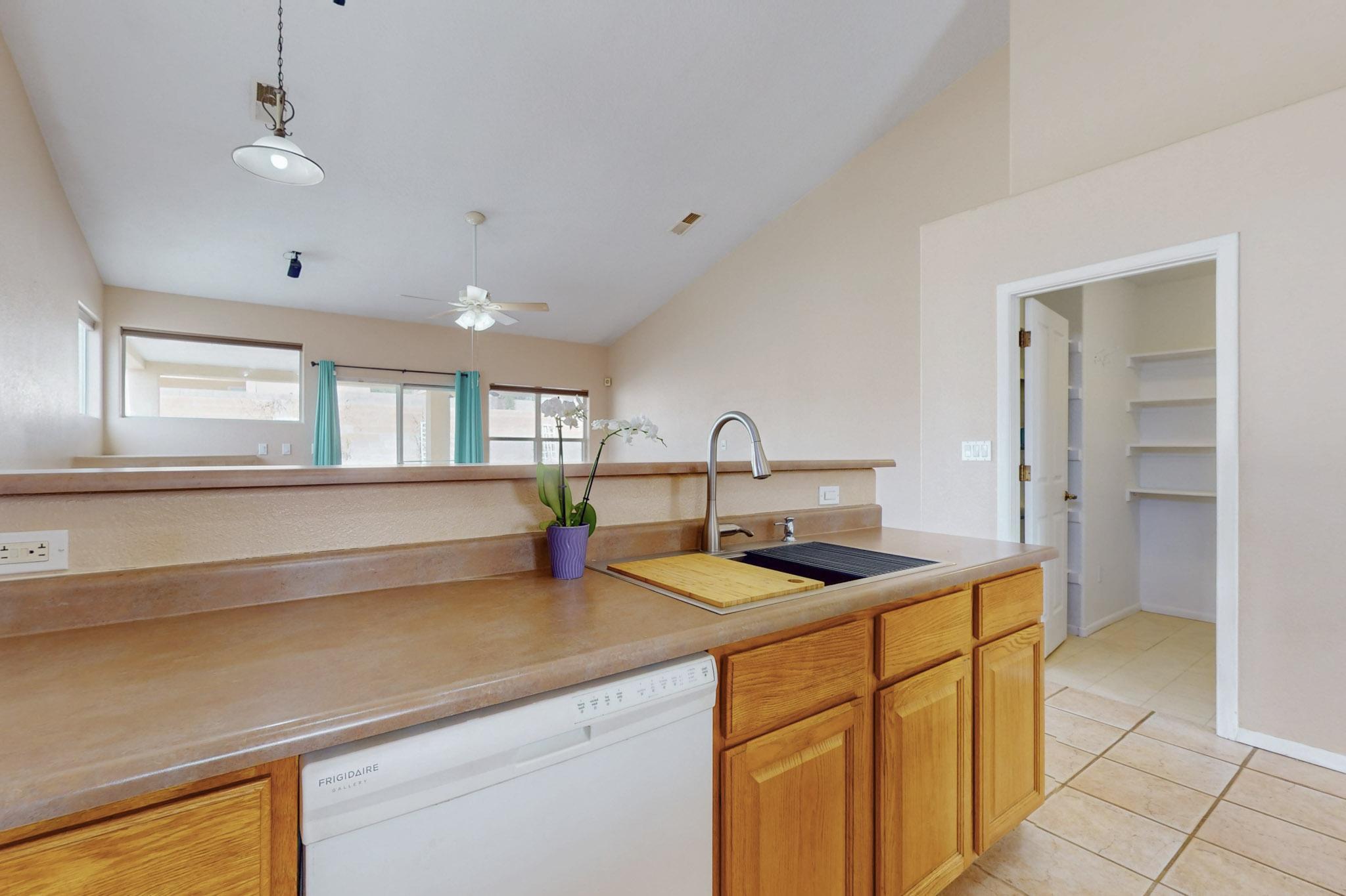 4323 Boton De Oro Road, Albuquerque, New Mexico image 4