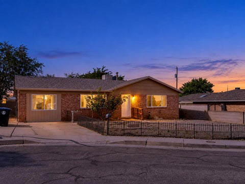 Homes For Sale - 11916 Euclid Court<br/> Albuquerque, NM 87112