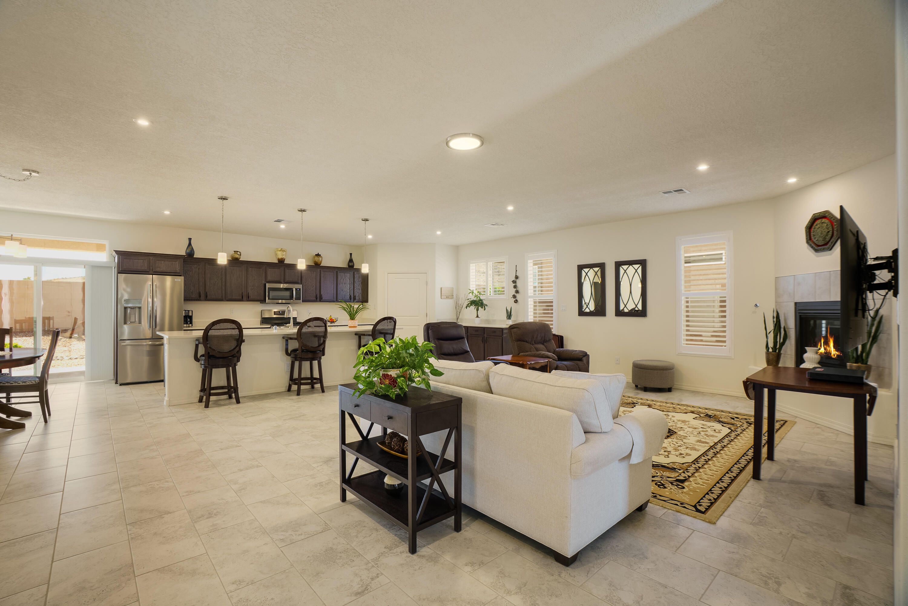 590 Rio Chama Circle, Los Lunas, New Mexico image 4