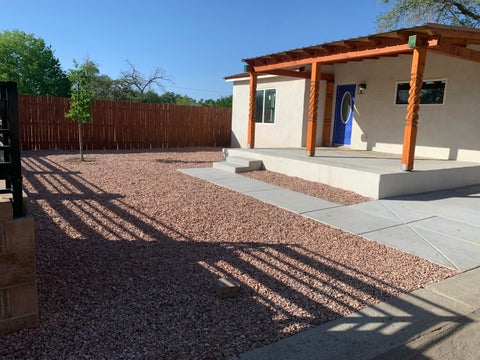 Photo of 914 Gatewood Avenue SW, Albuquerque, NM 87105 (MLS # 1111946)