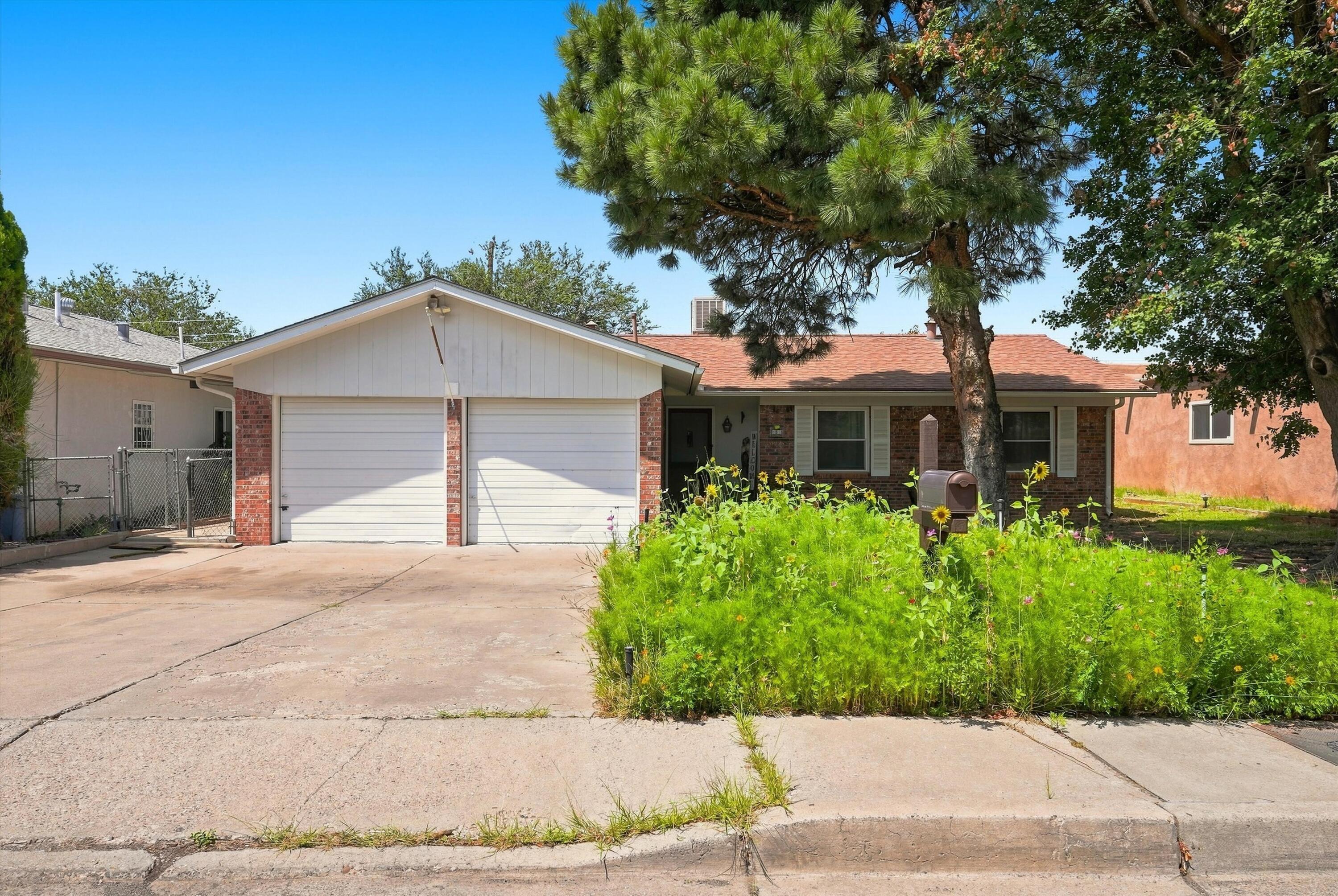 1913 Adonis Court NE