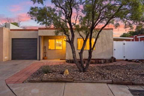 Townhouse For Sale - 325 Shannon Place<br/> Albuquerque, NM 87107