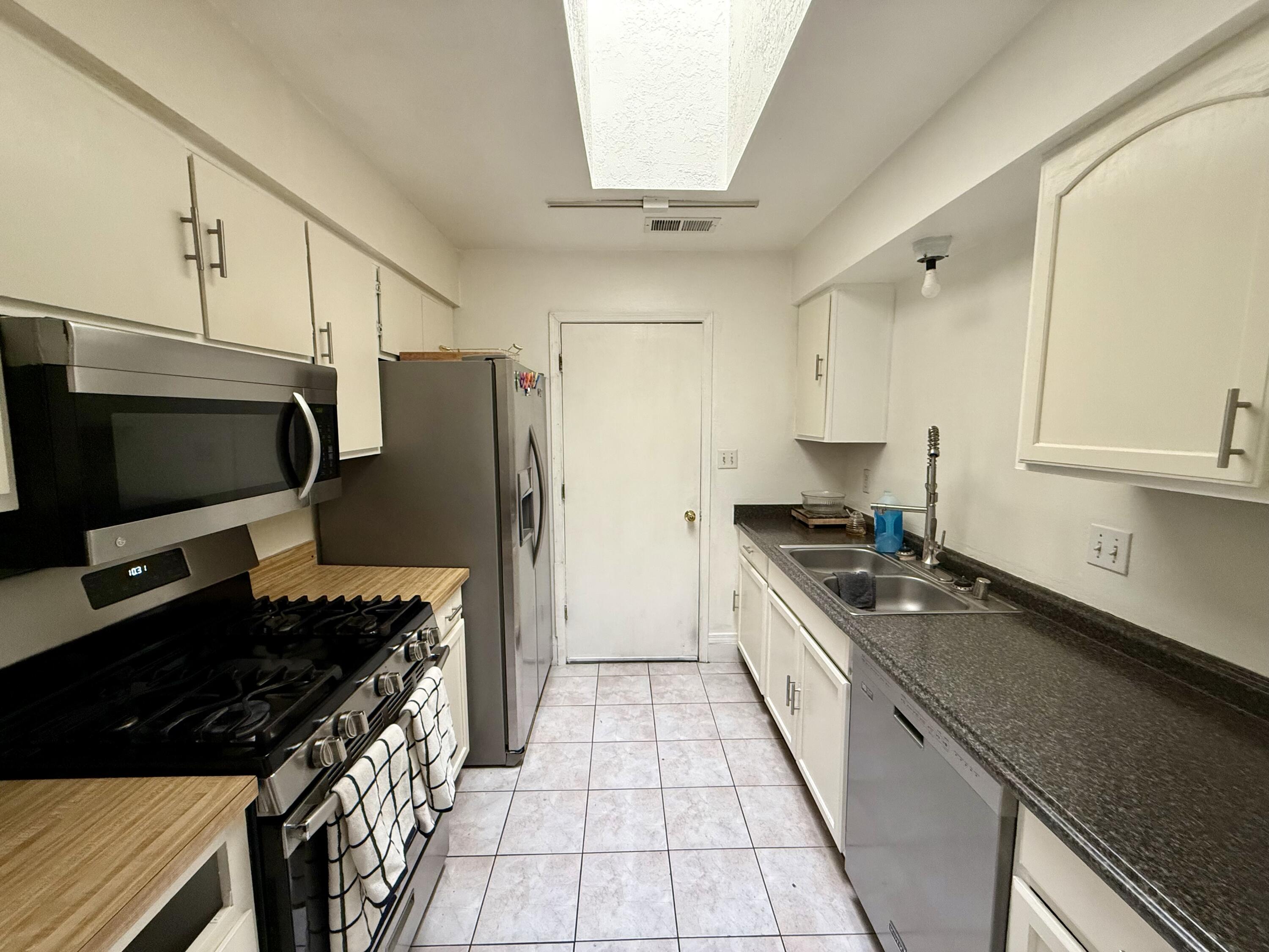 661 Stallion Road SE