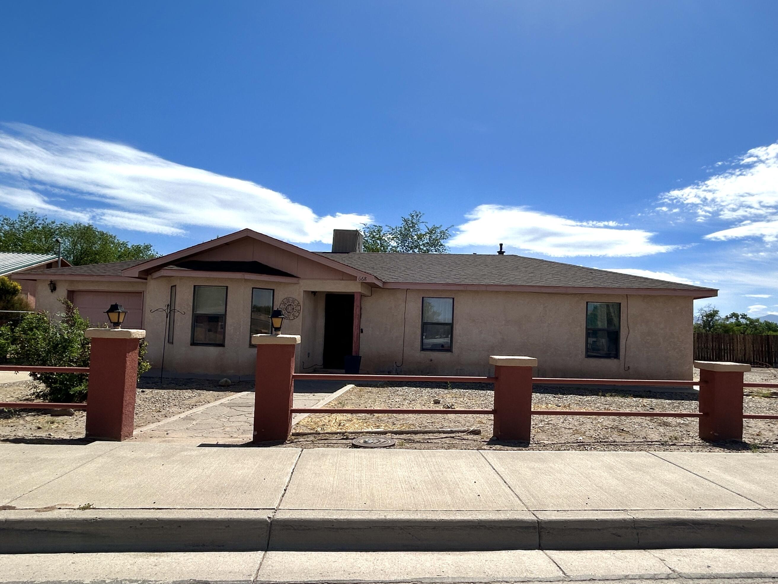 668 Helen Circle, Los Lunas, New Mexico image 1