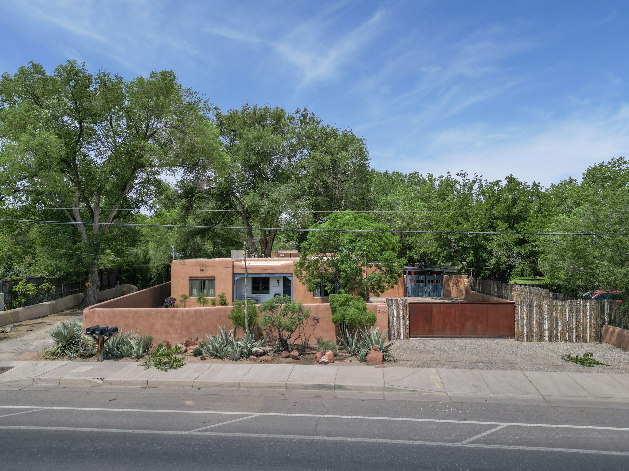 2737 Rio Grande Boulevard NW