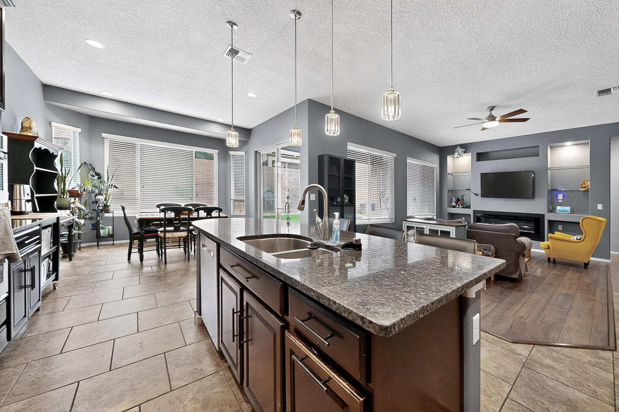 27 Vista Larga Place NE