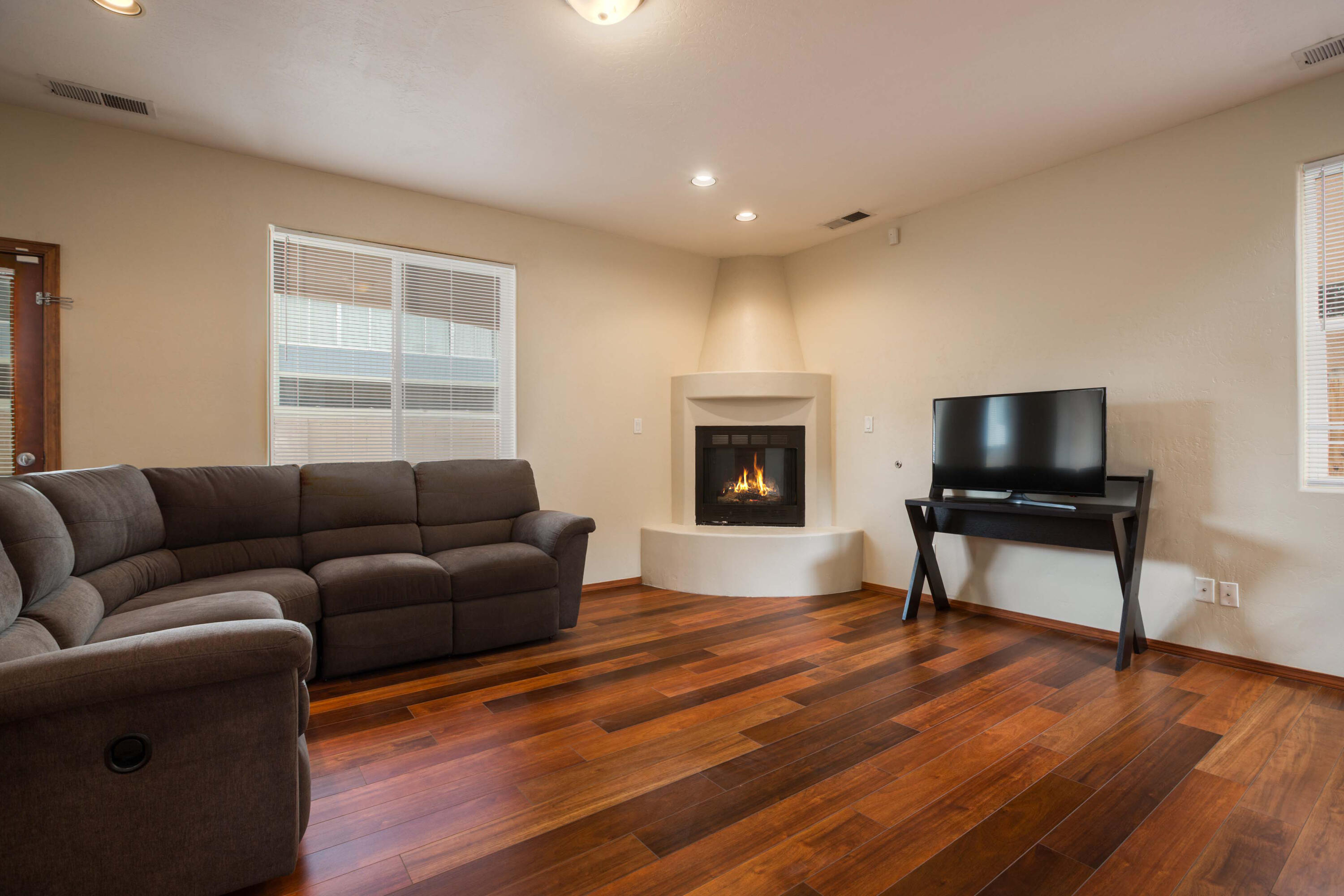 512 Alcalde Place SW