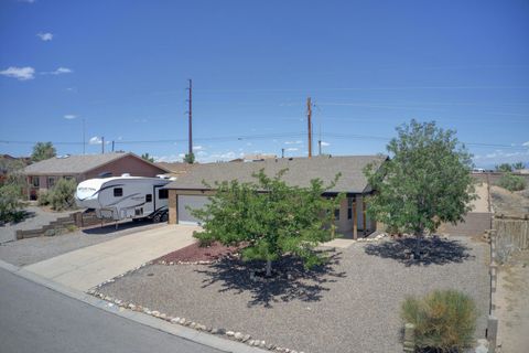 Homes For Sale - 4937 Chromium Drive<br/> Rio Rancho, NM 87124