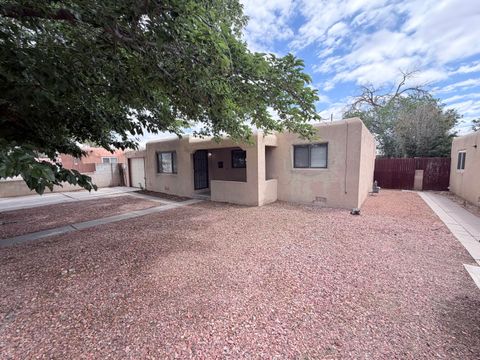 Photo of 1004 California Street SE, Albuquerque, NM 87108 (MLS # 1102868)