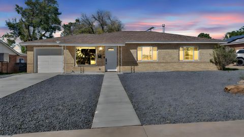 Photo of 2057 Virginia Street NE, Albuquerque, NM 87110 (MLS # 1092912)