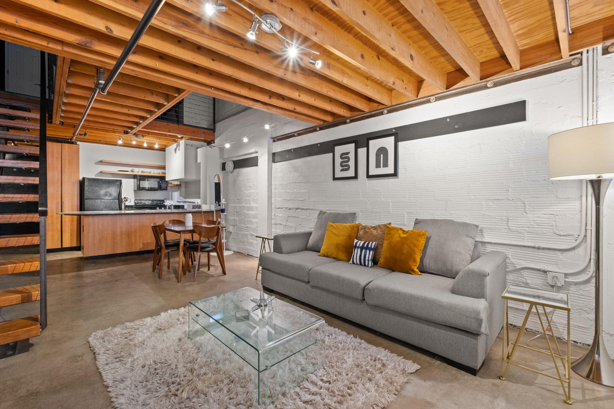 2001 Gold Avenue SE 3