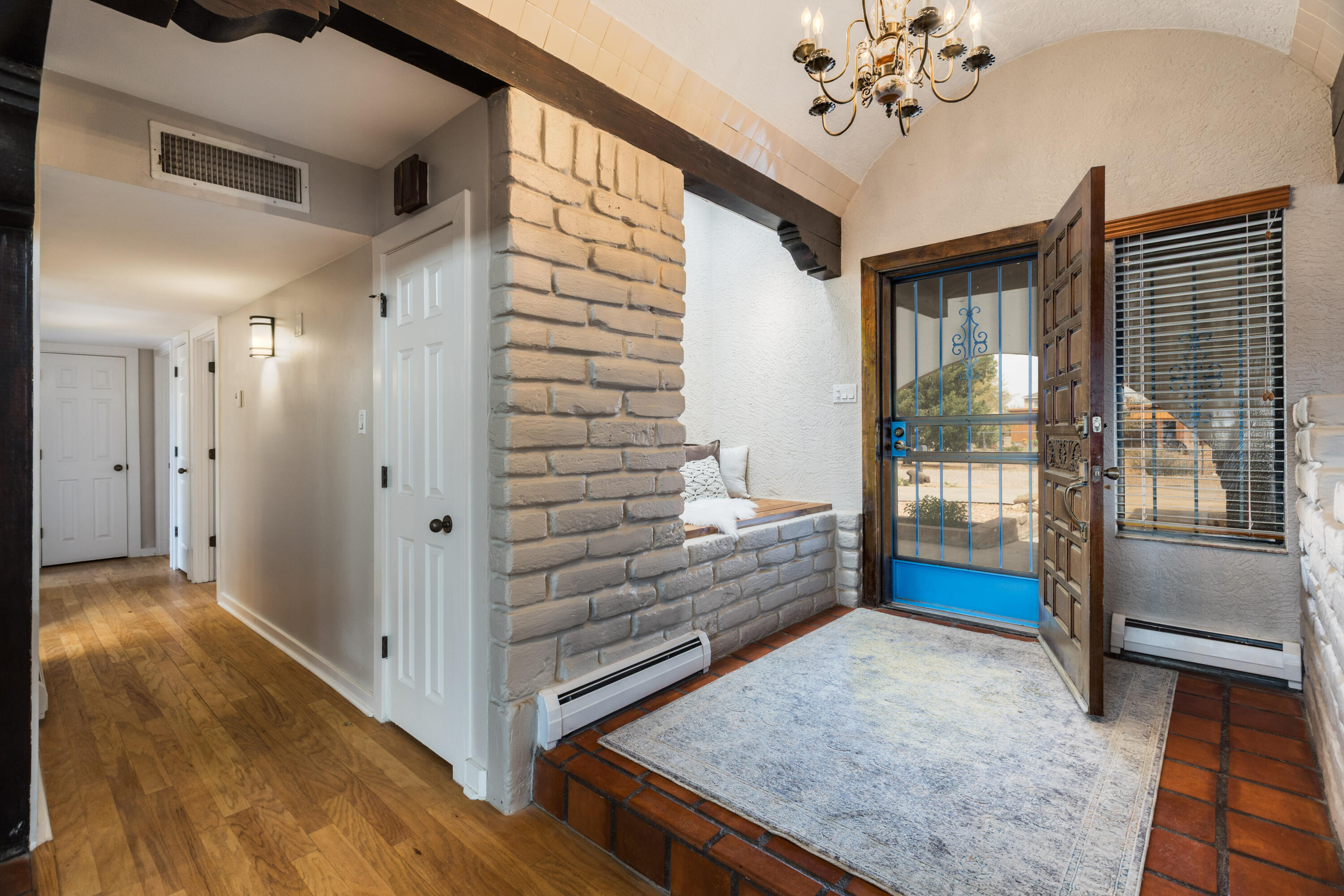 1100 Juanita Lane NW