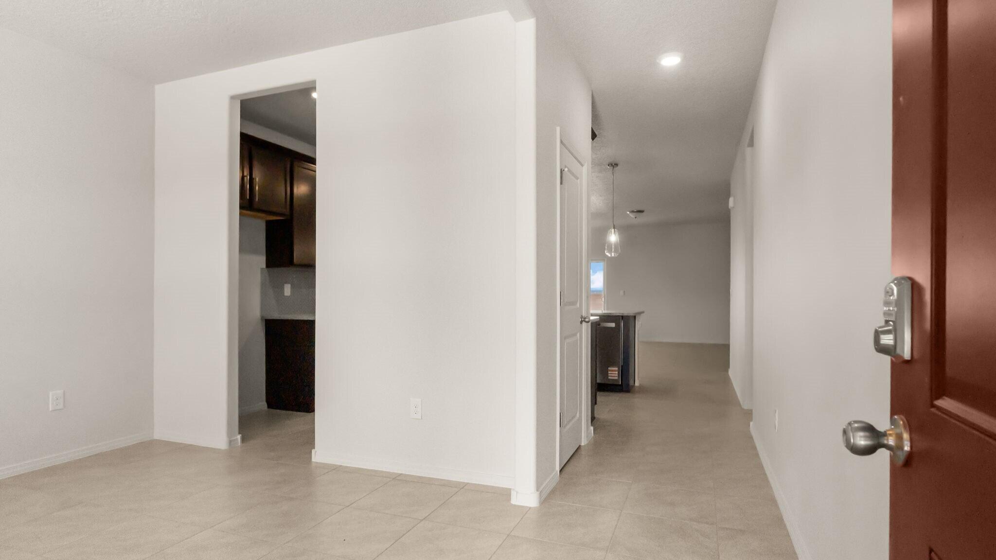 1584 Estrella Noche Loop NE