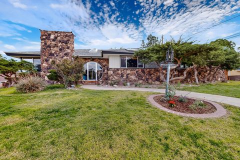 Photo of 2600 Cutler Avenue NE, Albuquerque, NM 87106 (MLS # 1091857)