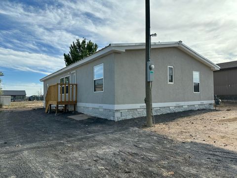 Photo of 908 10th Avenue NE, Rio Rancho, NM 87144 (MLS # 1102163)