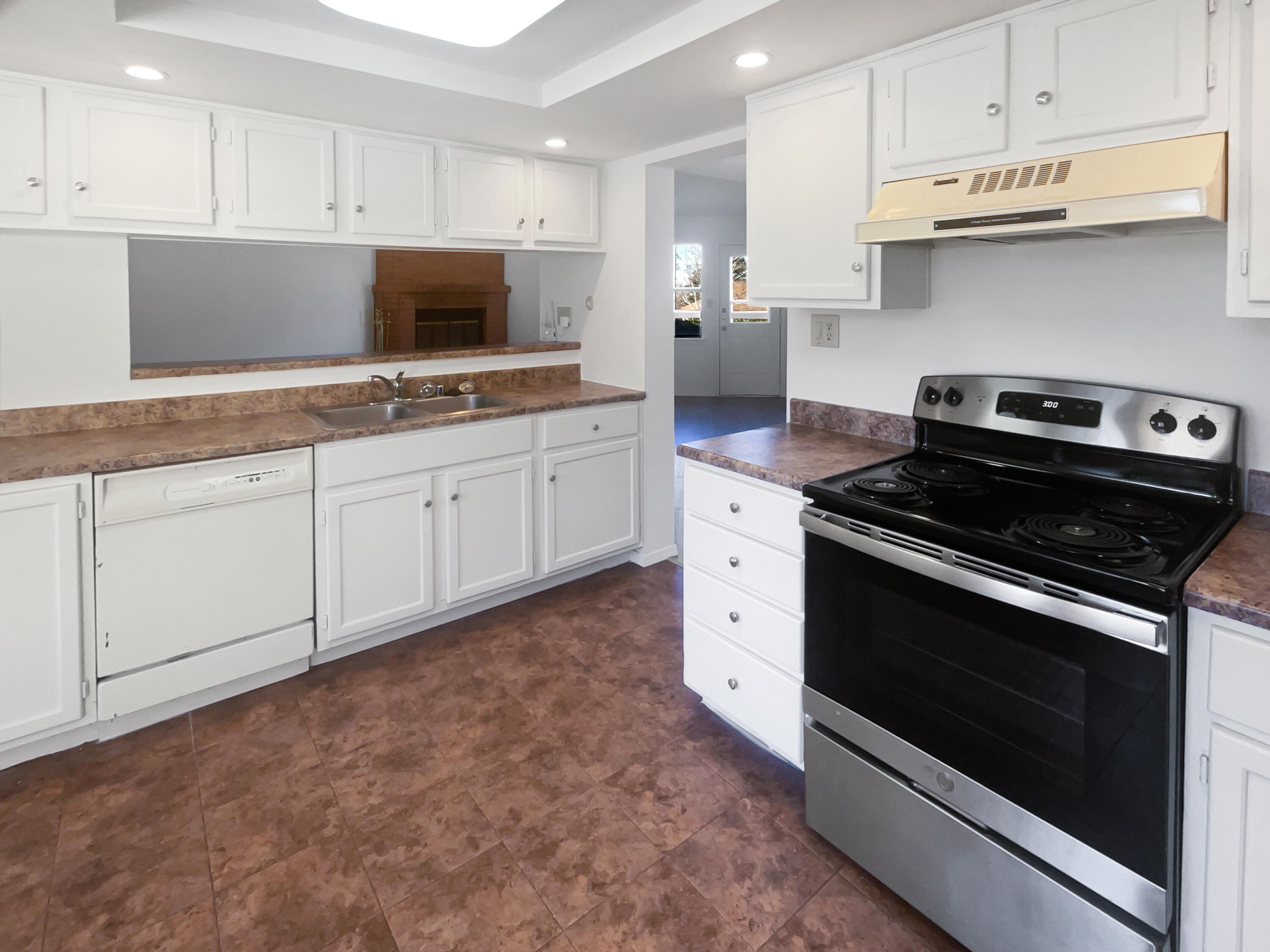 5305 Carruthers Street NE