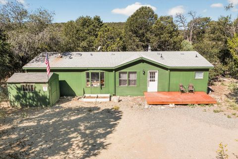 8 RAMPART Road Tijeras NM 87059