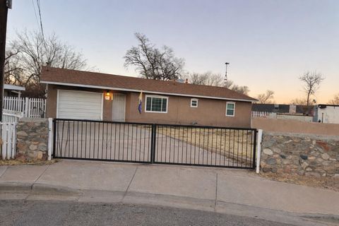 Photo of 200 Campbell Avenue, Belen, NM 87002 (MLS # 1097115)