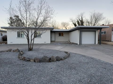 Photo of 324 Chula Vista Place NE, Albuquerque, NM 87108 (MLS # 1099303)