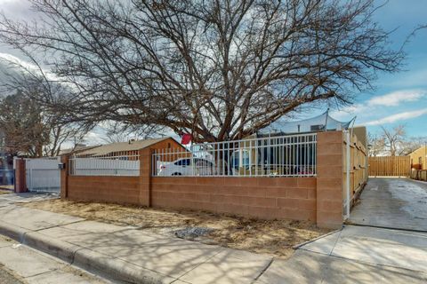 Photo of 409 57th Street NW, Albuquerque, NM 87105 (MLS # 1094952)