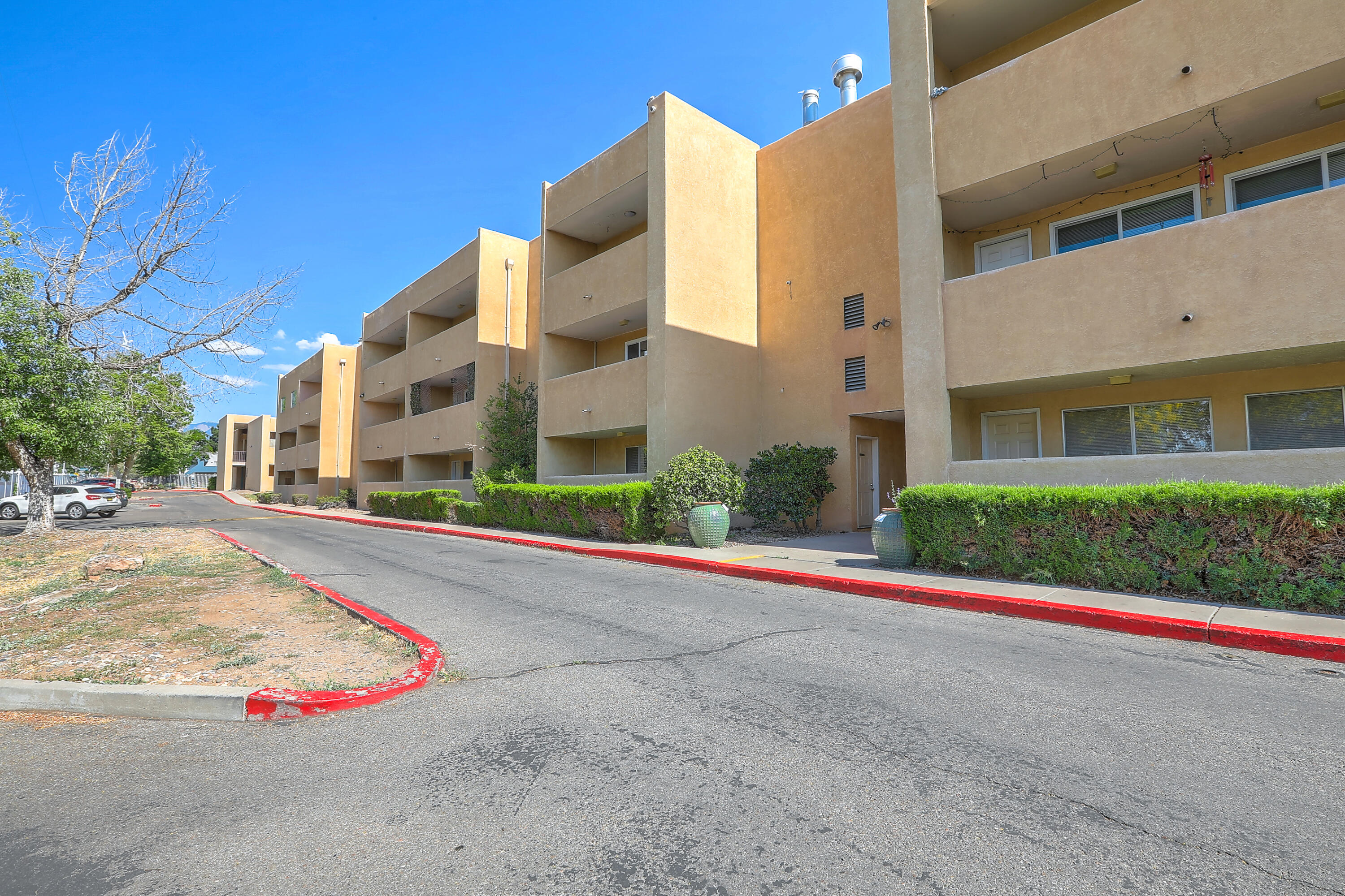 View Albuquerque, NM 87109 condo