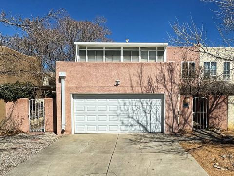 Photo of 2111 New York Avenue SW, Albuquerque, NM 87104 (MLS # 1094660)
