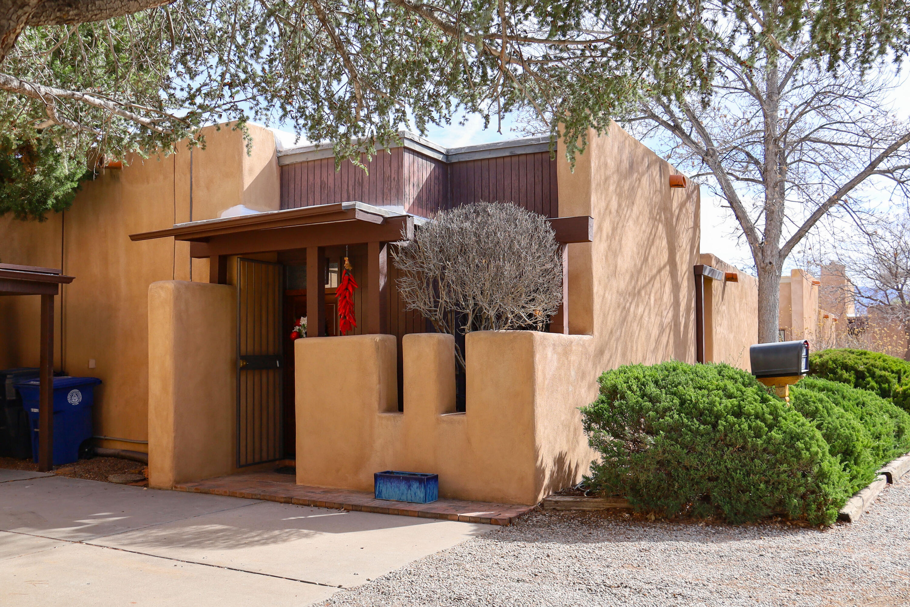 1013 Guadalupe Del Prado Street NW