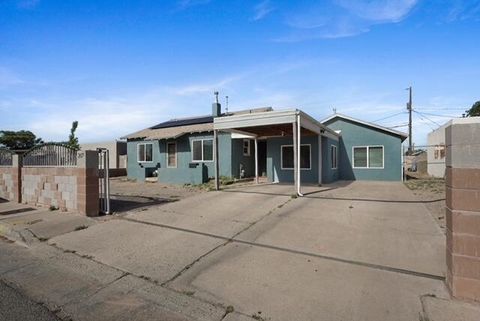 Homes For Sale - 207 52nd Street<br/> Albuquerque, NM 87105