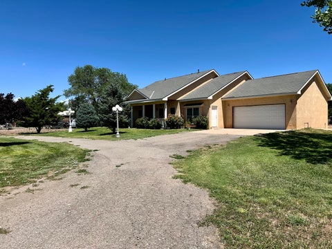 Photo of 30 Bennett Road, Los Lunas, NM 87031 (MLS # 1106658)