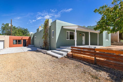 Homes For Sale - 1100 Dartmouth Drive<br/> Bernalillo County, Albuquerque, NM 87106