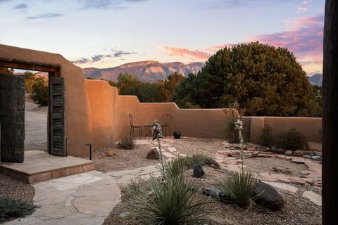 Photo of 10 Calle Final, Placitas, NM 87043 (MLS # 1102827)