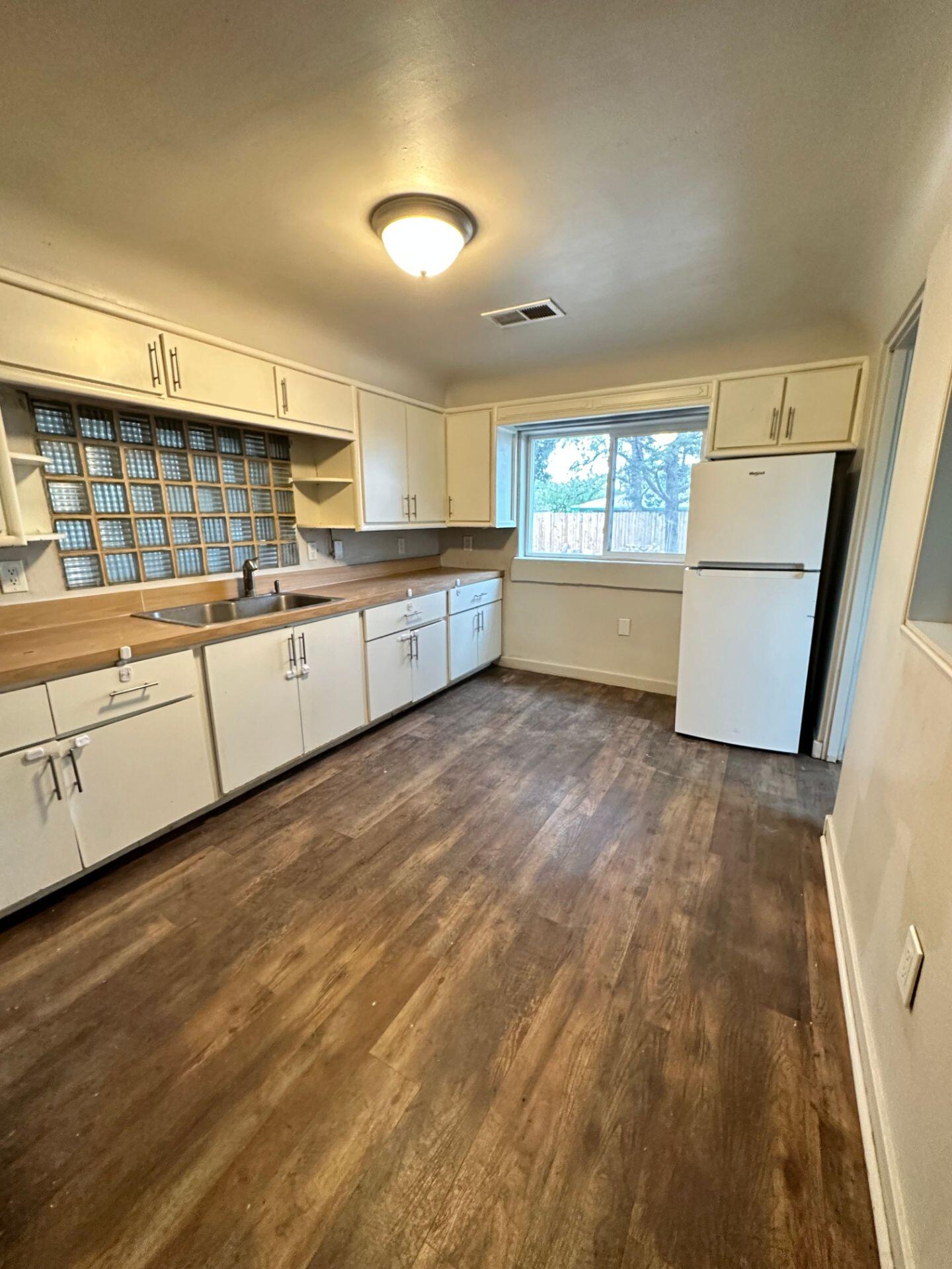 1011 Edith Blvd NE B-D