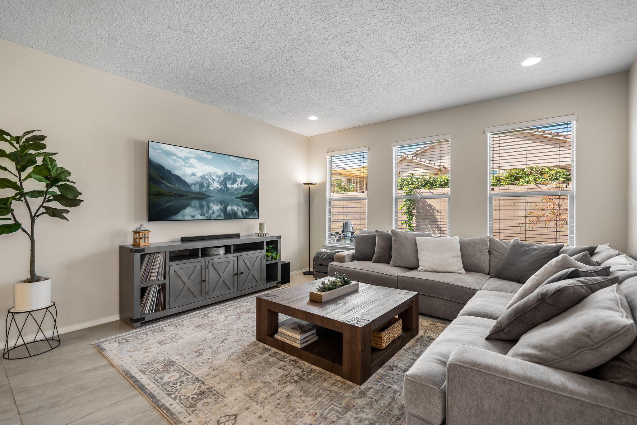 6255 Bryce Canyon Lane NE