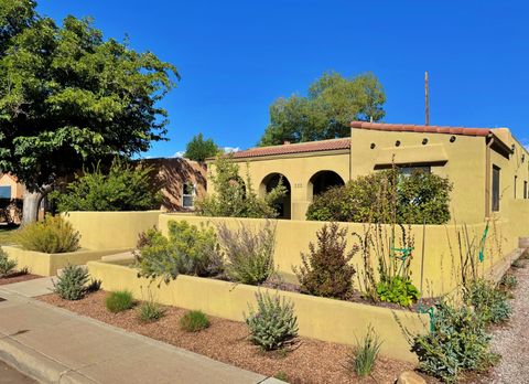 Photo of 320 Amherst Drive NE, Albuquerque, NM 87106 (MLS # 1091875)
