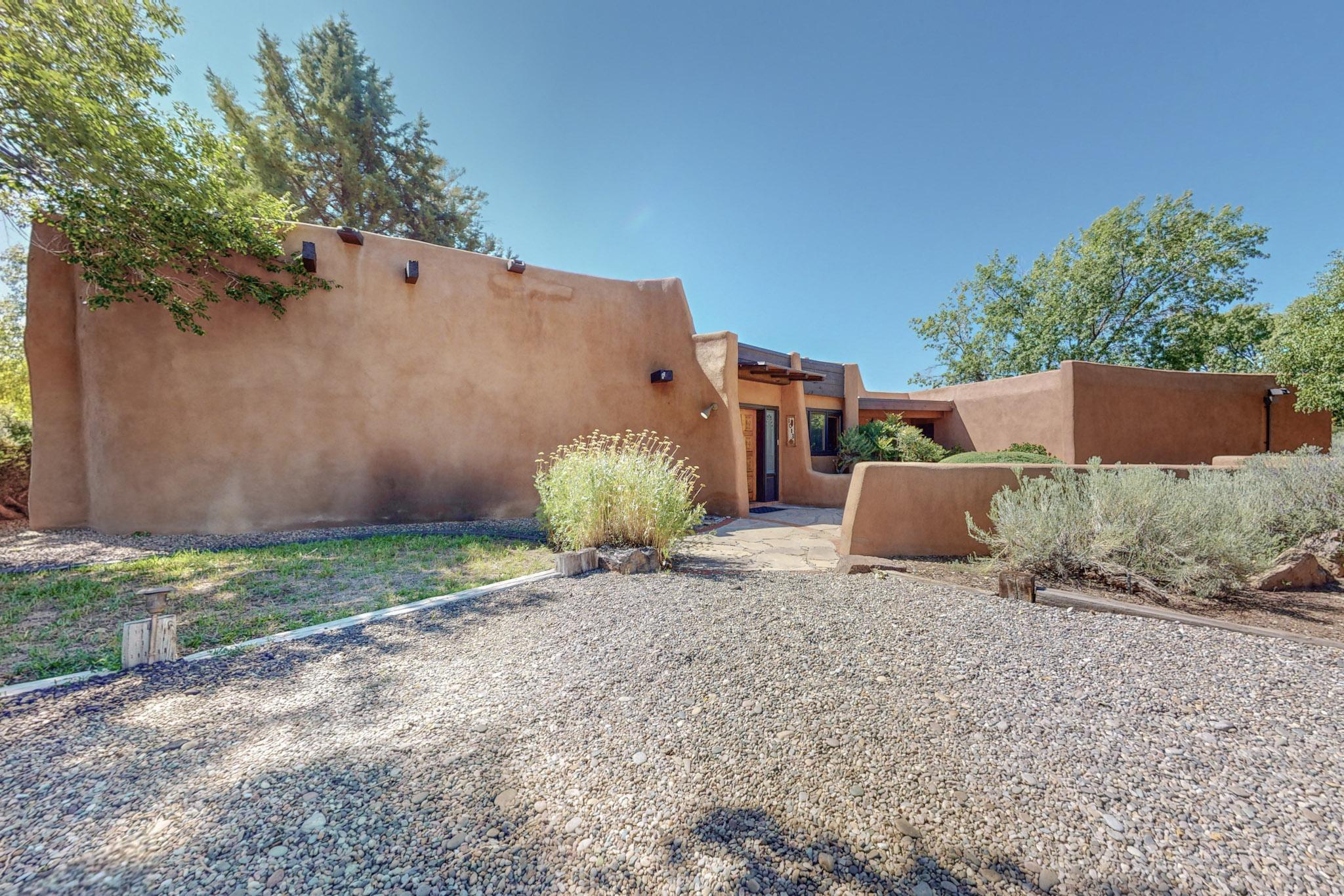 View Los Ranchos, NM 87107 house