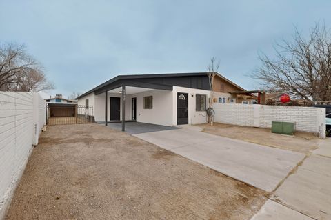 Photo of 1153 Maple Street, Bernalillo, NM 87004 (MLS # 1096638)