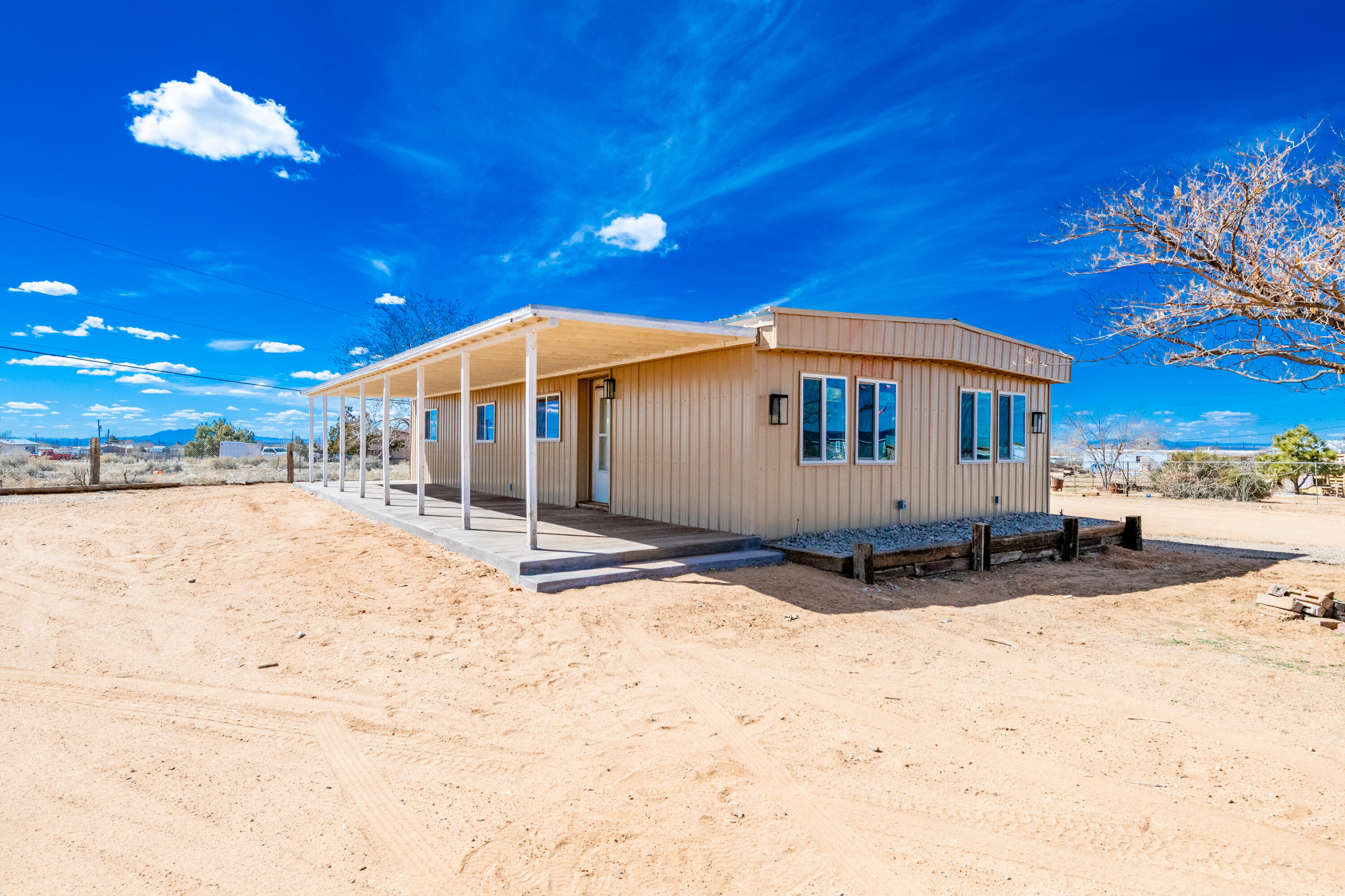 10 Meadow Lake Court, Los Lunas, New Mexico image 2