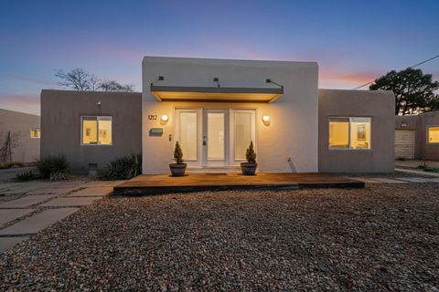 Photo of 1212 Calle Del Sol NE, Albuquerque, NM 87106 (MLS # 1095647)