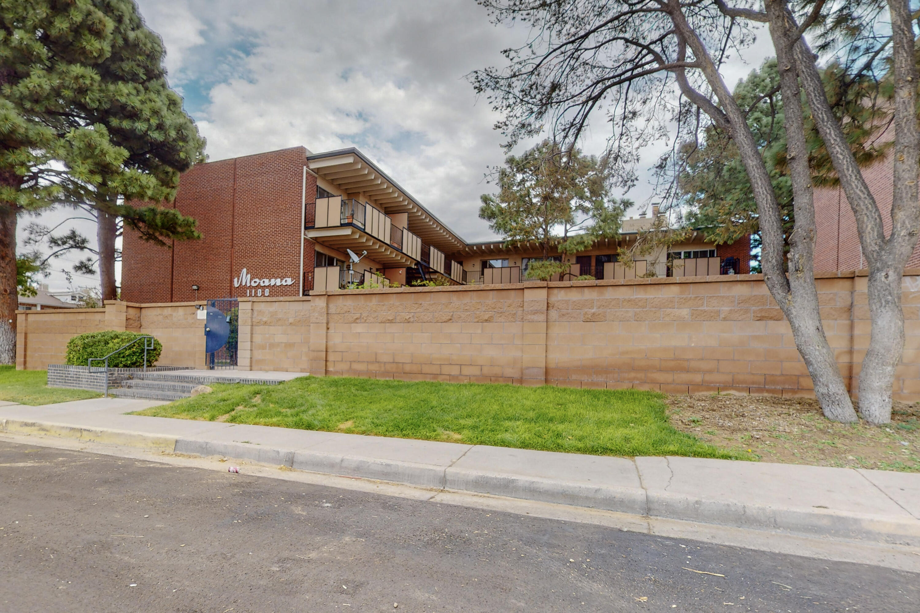 1100 Alvarado Drive SE