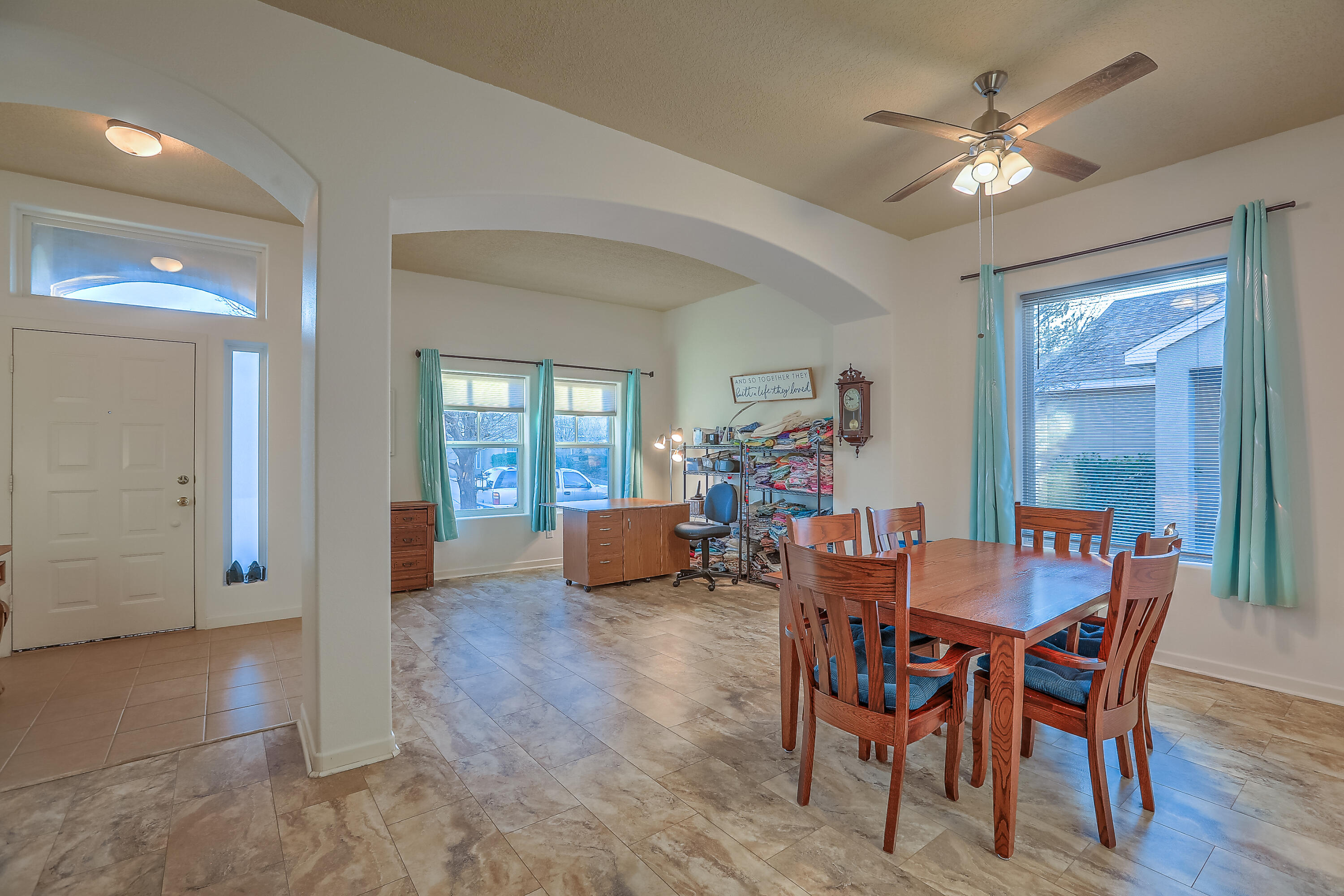 1042 Reynosa Loop SE