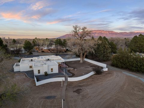 1105 Salamanca Street NW Los Ranchos NM 87107