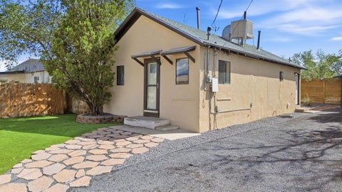 Homes For Sale - 526 Apache Avenue<br/> Albuquerque, NM 87102