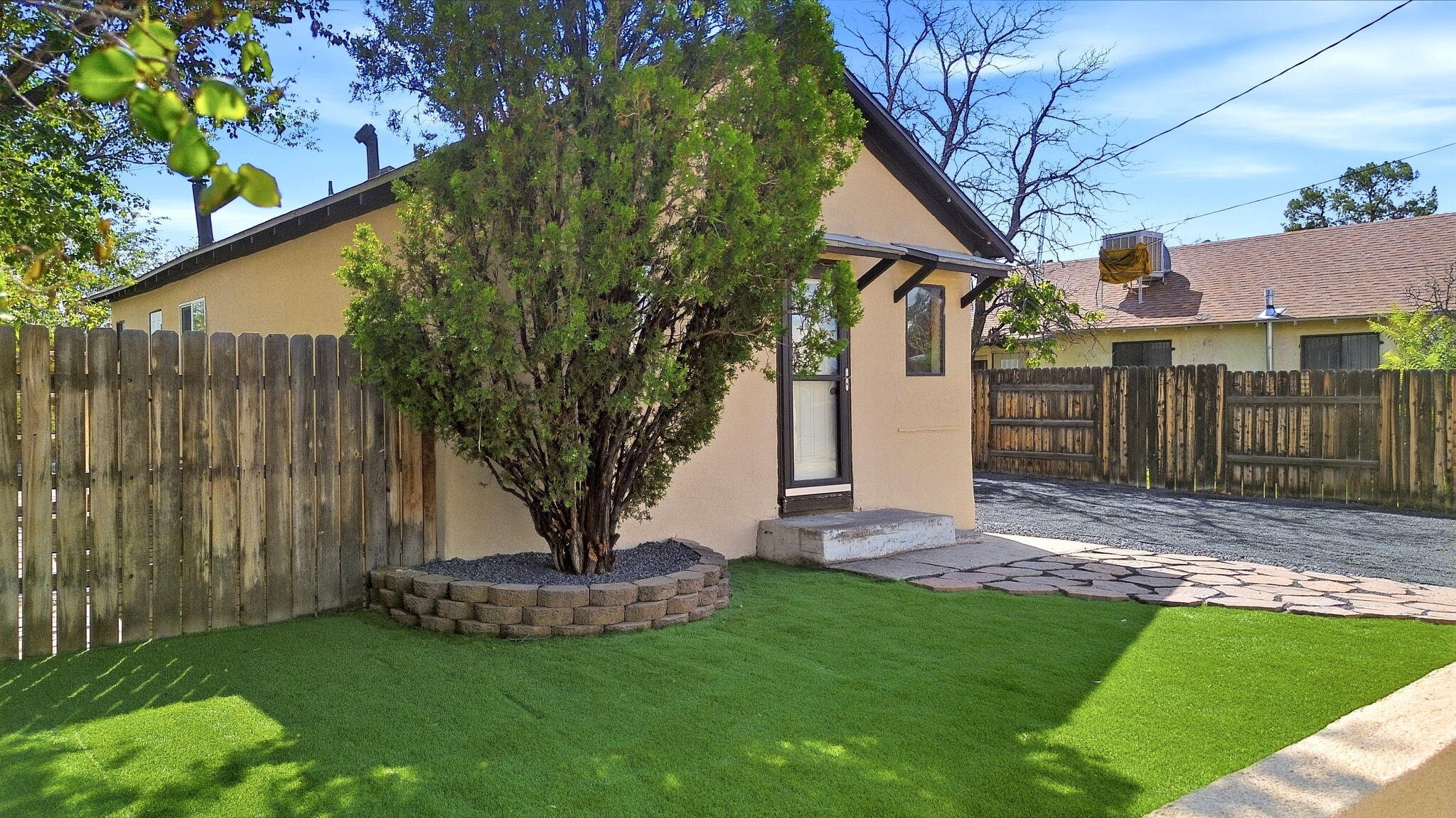 526 Apache Avenue NW
