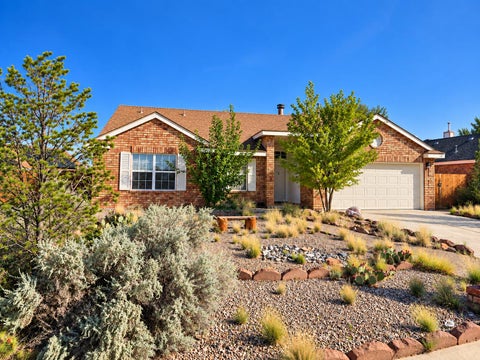 Homes For Sale - 19 Pinon Avenue<br/> Los Lunas, NM 87031