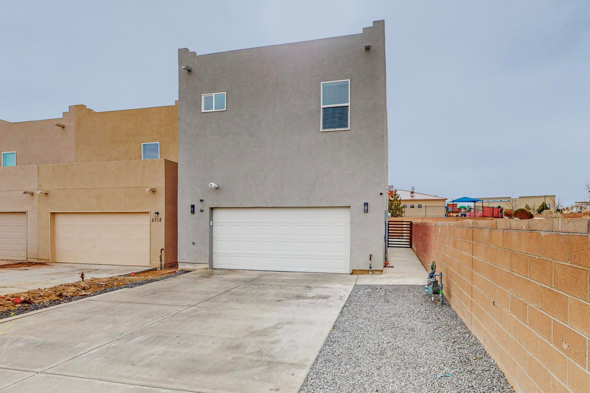 5714 PINNACLE PEAK Court NW