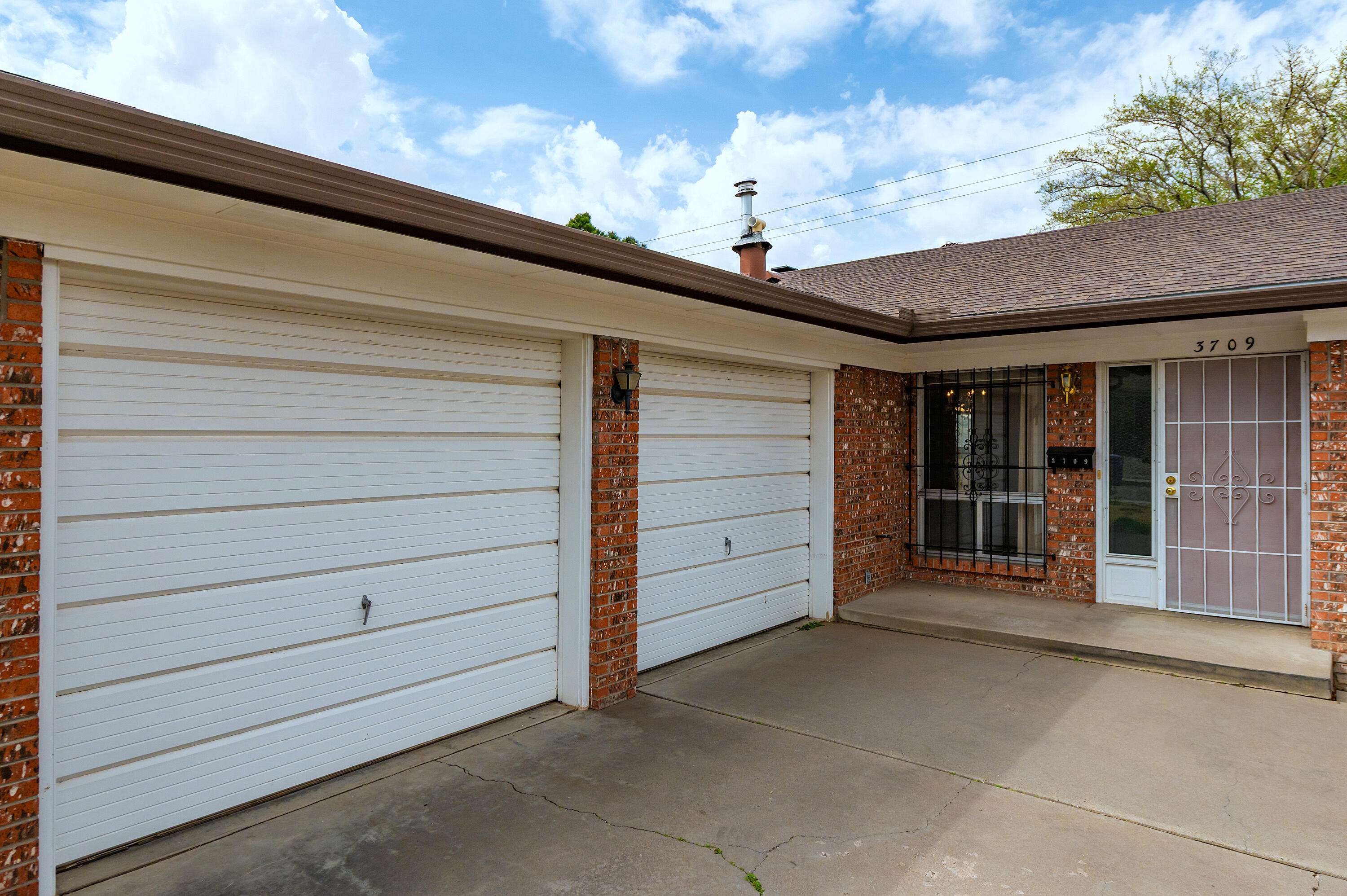 3709 Vermont Street NE